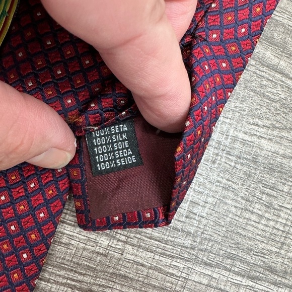 Equestrian 100% silk made in Italy, contemporary red diamond print men's tie. - Picture 5 of 5